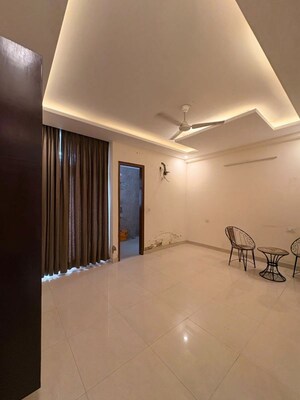 Room in 3 BHK Builder Floor at Chattarpur – for Rent