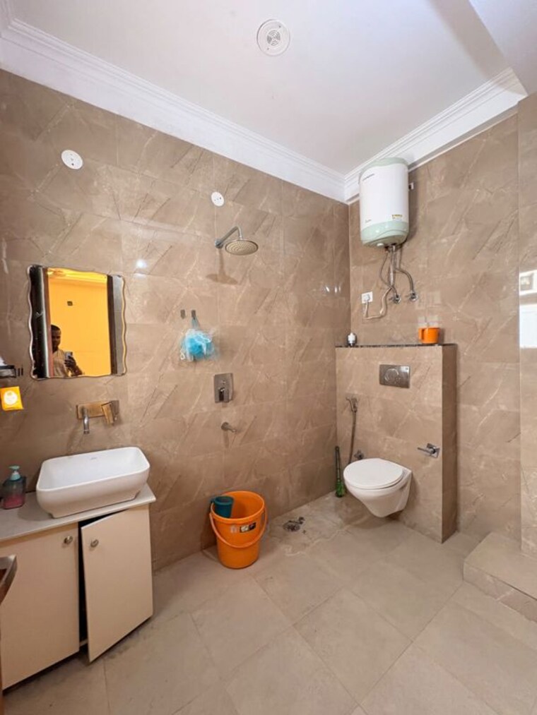 Bathroom, chattarpur 3 Bedroom 1300 Sq.Ft. Builder Floor In Chattarpur Delhi 10787485