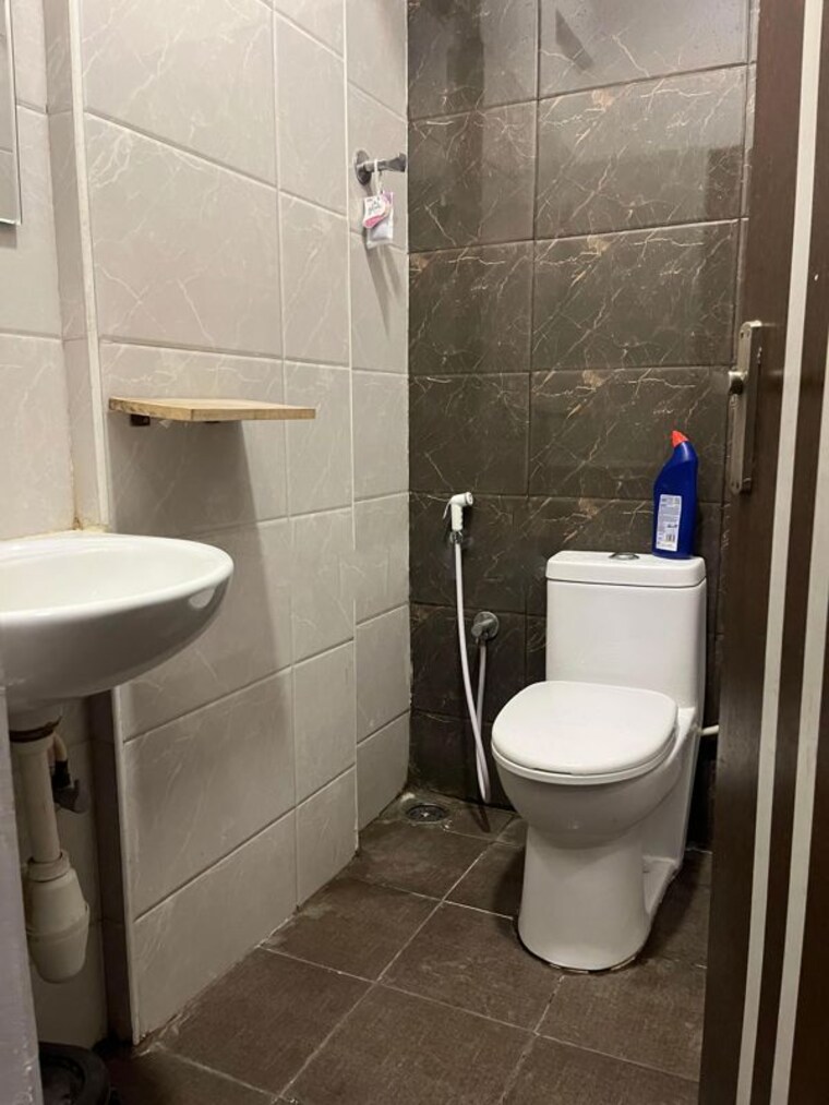 Bathroom, mg road Commercial Office Space 1200 Sq.Ft. In Mg Road Indore 10787278