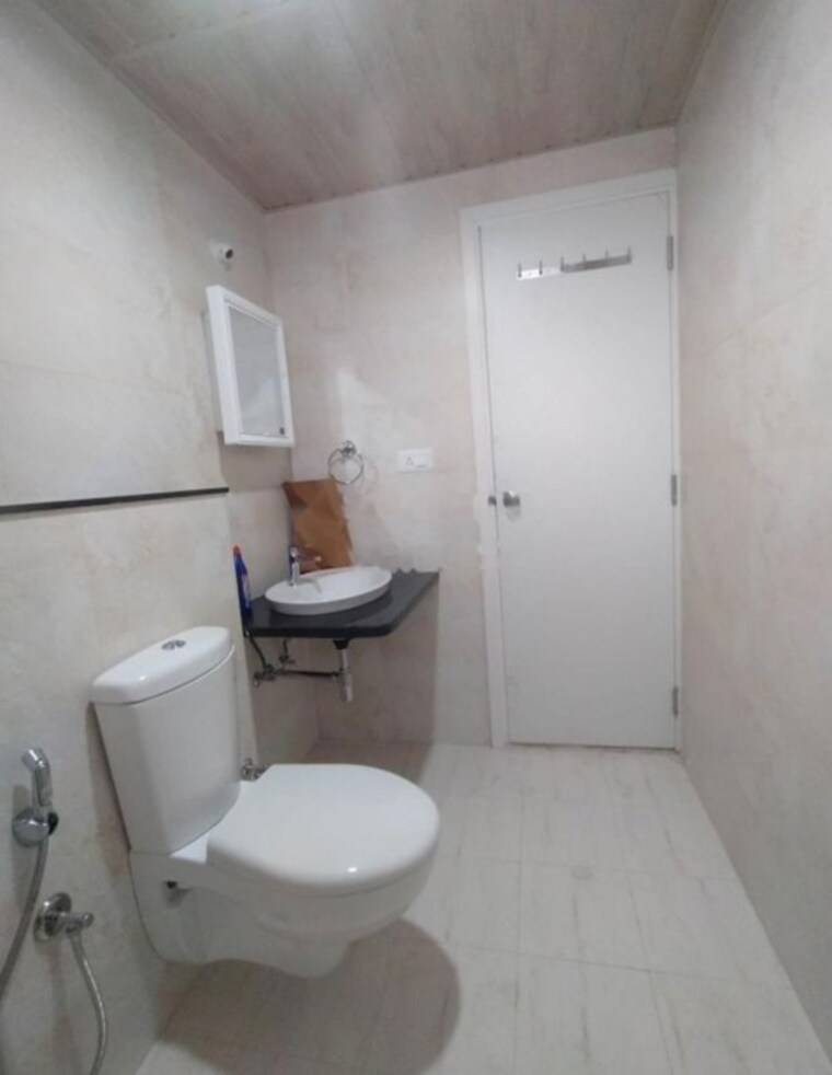 Bathroom, prestige-lakeside-habitat 3 Bedroom 1260 Sq.Ft. Apartment In Varthur Bangalore 10787515