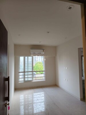 Room in 3 BHK Apartment at Dosti Mezzo 22, Sion East – for Rent