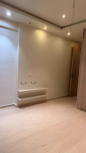 Room in 2 BHK Apartment at Leo Eminence, Bandra East – for Rent