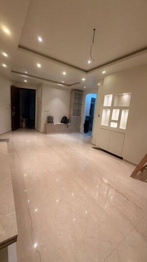 Room in 2 BHK Apartment at Leo Eminence, Bandra East – for Rent