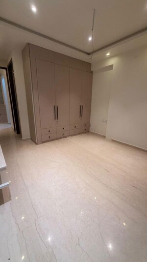 Room in 2 BHK Apartment at Leo Eminence, Bandra East – for Rent