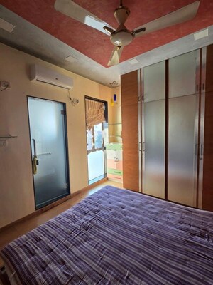 Room in 2 BHK Apartment at Leo Eminence, Bandra East – for Rent