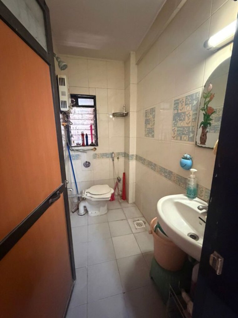 Bathroom, umiya-nagar-chs 2 Bedroom 700 Sq.Ft. Apartment In Goregaon East Mumbai 10787482
