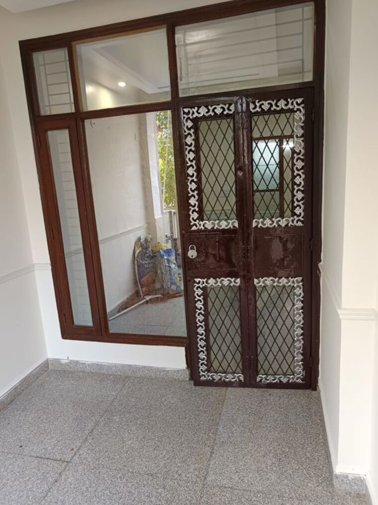 Room, ashok nagar 2 Bedroom 100 Sq.Yd. Builder Floor In Ashok Nagar Delhi 10787546