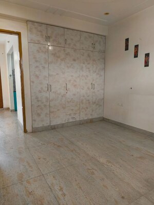 2 BHK Builder Floor For Rent in Sector 52