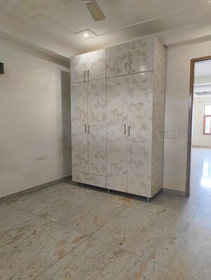 Room in 2 BHK Builder Floor at Sector 52 – for Rent