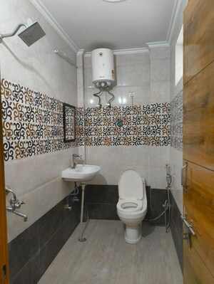 Bathroom in 2 BHK Builder Floor at Sector 52 – for Rent