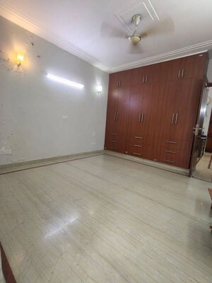Master Bedroom in 3 BHK Builder Floor at Sector 46 – for Rent