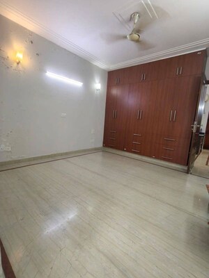 Room in 3 BHK Builder Floor at Sector 46 – for Rent
