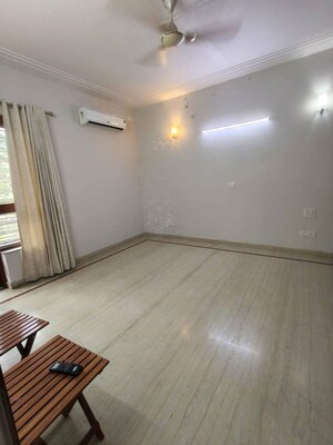 Room in 3 BHK Builder Floor at Sector 46 – for Rent
