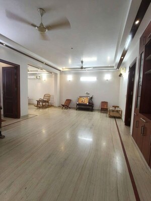 Laundry Area in 3 BHK Builder Floor at Sector 46 – for Rent