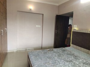 Room in 2 BHK Apartment at Crystal Isle Apartment, Goregaon East – for Rent