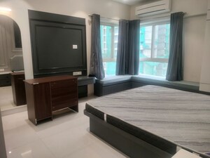 Room in 4 BHK Apartment at Kolte Patil 24K Glitterati, Pimple Nilakh – for Rent