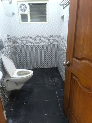 Bathroom in 3 BHK Apartment at Frazer Town – for Rent