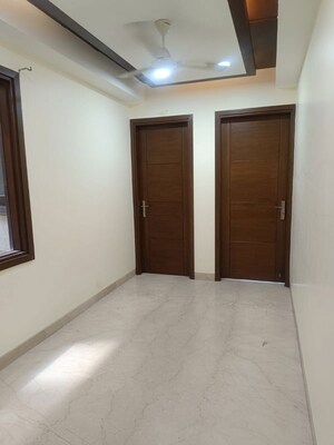 Room in 4 BHK Builder Floor at Green Park Extension – for Rent