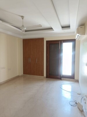 Room in 4 BHK Builder Floor at Green Park Extension – for Rent