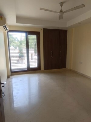 Room in 4 BHK Builder Floor at Green Park Extension – for Rent