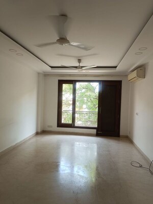 Room in 4 BHK Builder Floor at Green Park Extension – for Rent