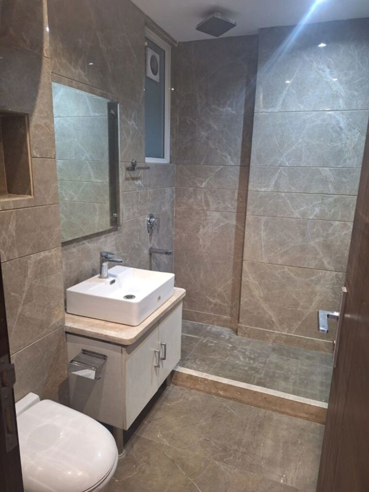 Bathroom, pitampura 3 Bedroom 150 Sq.Yd. Builder Floor In Pitampura Delhi 10787668