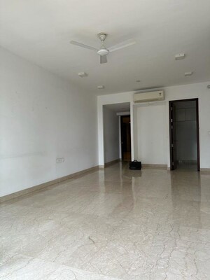 Room in 3 BHK Apartment at Lodha Venezia, Parel – for Rent