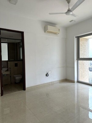 Room in 3 BHK Apartment at Lodha Venezia, Parel – for Rent