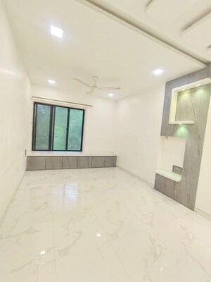 Room in 3 BHK Apartment at Lic Colony – for Rent
