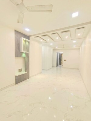 Room in 3 BHK Apartment at Lic Colony – for Rent