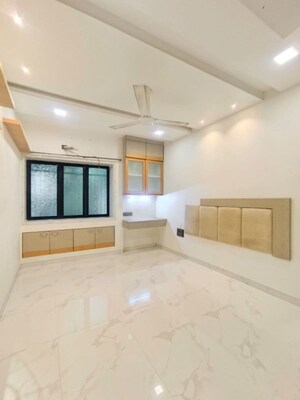 3 BHK Apartment For Rent in Lic Colony