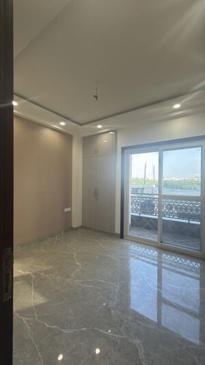 Room in 3 BHK Builder Floor at BPTP District 3, Sector 85 – for Sale