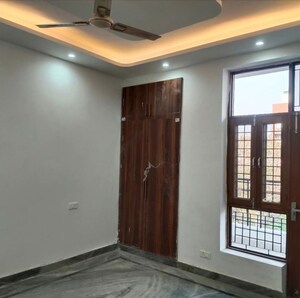 Room in 3 BHK Builder Floor at Sector 37 – for Rent