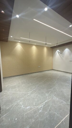 Room in 3 BHK Builder Floor at BPTP District 3, Sector 85 – for Sale