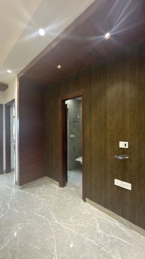Building Lobby in 3 BHK Builder Floor at BPTP District 3, Sector 85 – for Sale