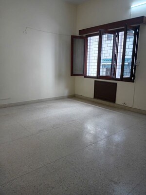 Room in 6+ BHK Independent House at New Friends Colony – for Rent