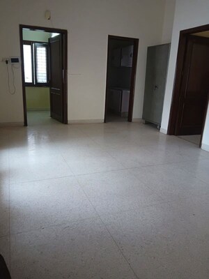 Room in 6+ BHK Independent House at New Friends Colony – for Rent