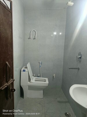 Bathroom in 1 BHK Builder Floor at Ashoka Enclave Faridabad, Sector 34 – for Rent