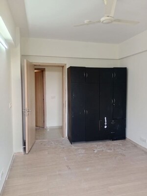 Room in 4 BHK Apartment at SS Linden, Sector 84 – for Rent