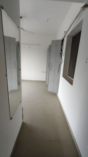 Room in 2 BHK Apartment at Kalpataru Hills, Manpada – for Rent