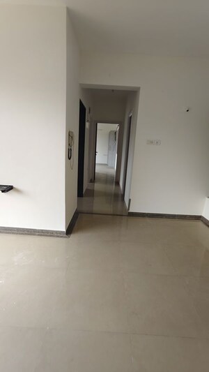 Room in 2 BHK Apartment at Kalpataru Hills, Manpada – for Rent