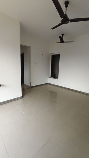 Room in 2 BHK Apartment at Kalpataru Hills, Manpada – for Rent
