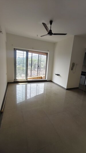 Room in 2 BHK Apartment at Kalpataru Hills, Manpada – for Rent