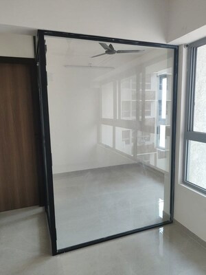 Room in 1.5 BHK Apartment at Piramal Vaikunth, Balkum Pada – for Rent