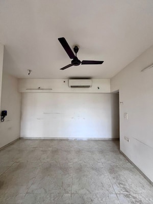 Room in 2 BHK Apartment at Lodha Amara, Kolshet Road – for Rent