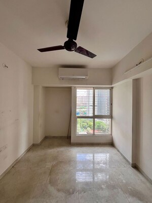 Room in 2 BHK Apartment at Lodha Amara, Kolshet Road – for Rent