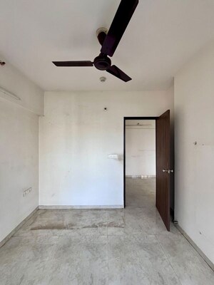 Room in 2 BHK Apartment at Lodha Amara, Kolshet Road – for Rent