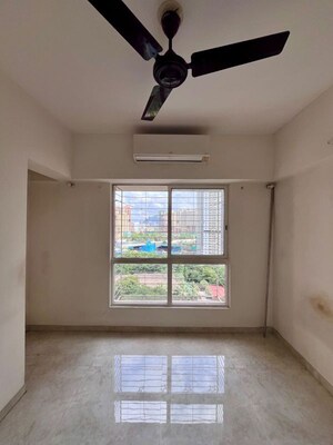 Room in 2 BHK Apartment at Lodha Amara, Kolshet Road – for Rent