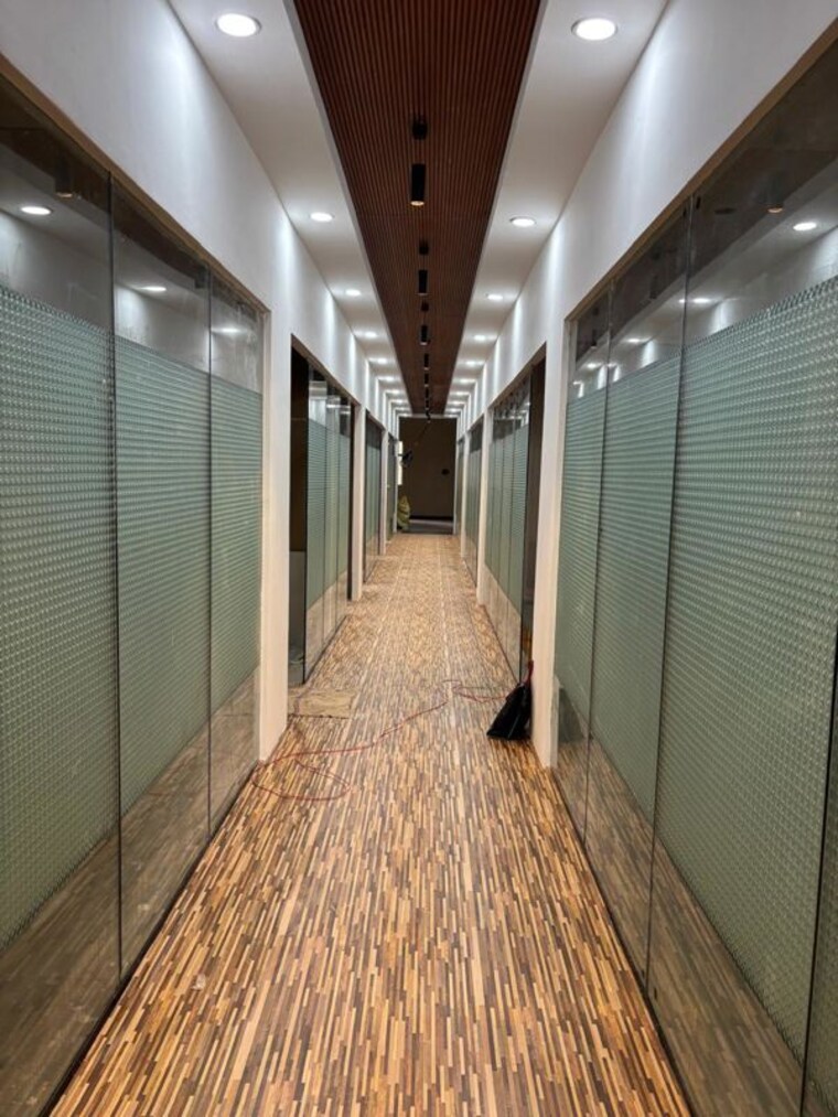 undefined, sector 63 Commercial Office Space 1300 Sq.Ft. In Sector 63 Noida 10787768