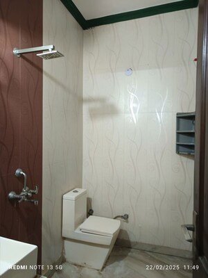 Bathroom in 2 BHK Builder Floor at Sector 46 – for Rent